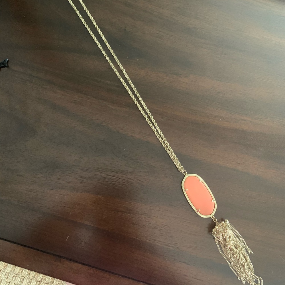 Kendra Scott necklace
